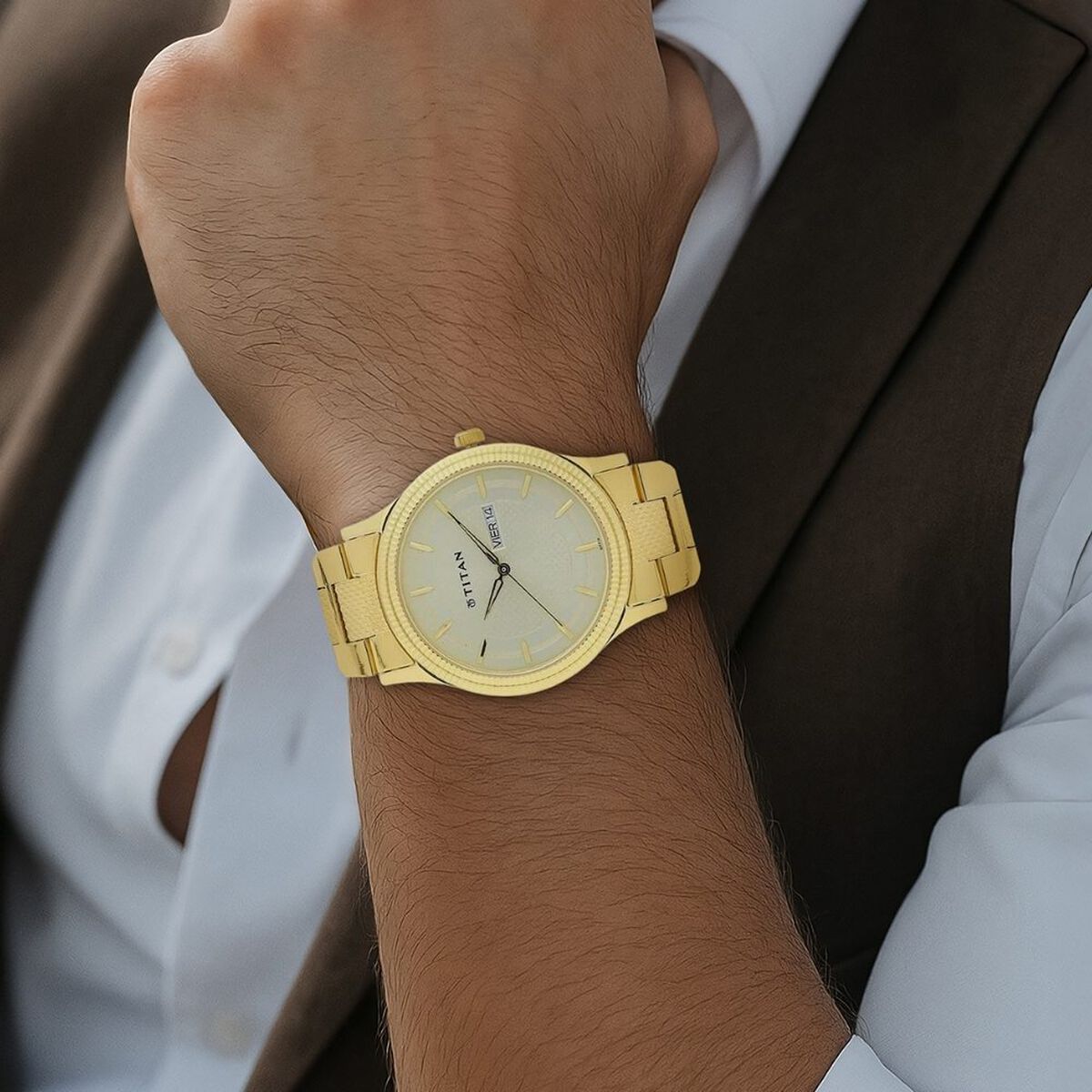 Titan Analog with Day and Date Quartz Champagne Dial Metal Round Stainless Steel Strap watch for Men 5