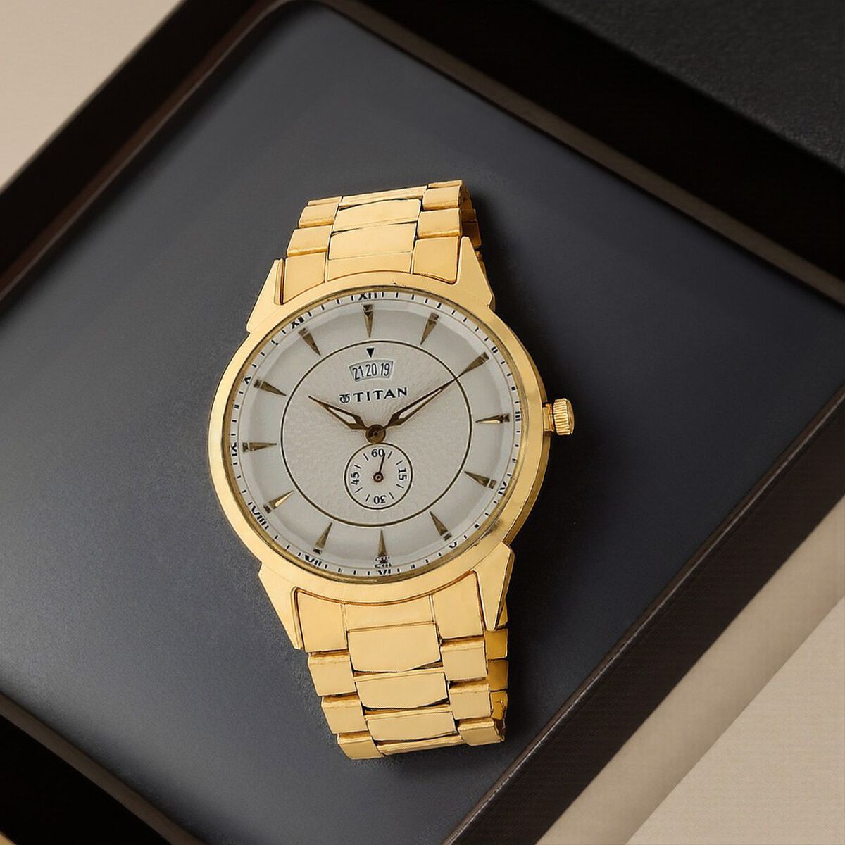 Titan Quartz Analog with Date Silver Round Dial Golden Stainless Steel Strap Watch For Men 1