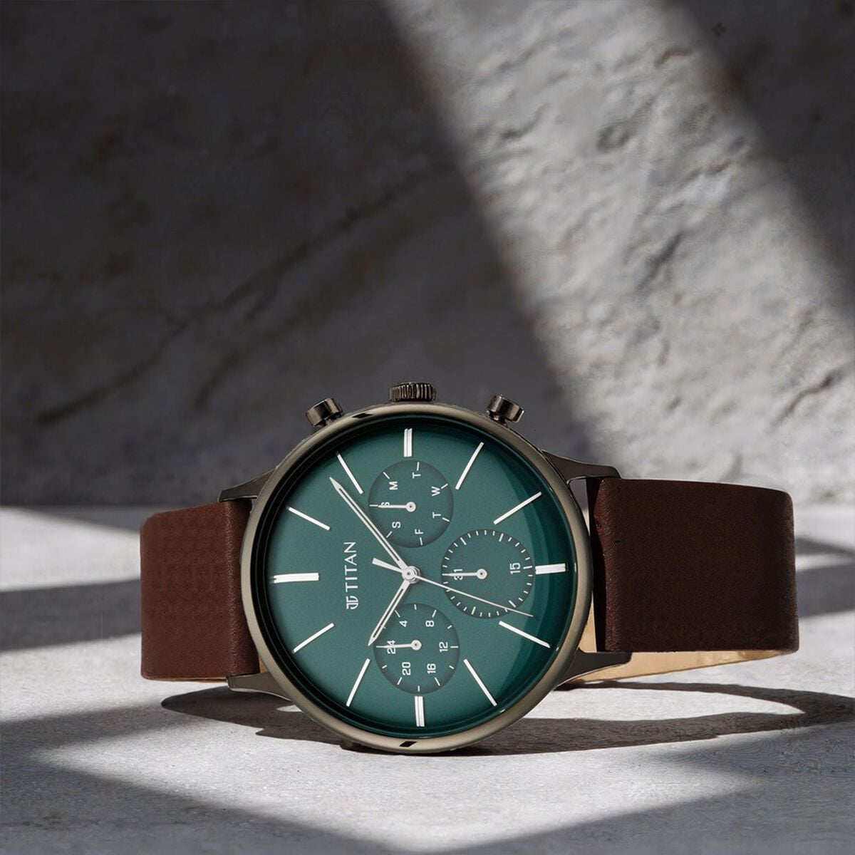 Titan Quartz Multifunction Green Dial Leather Strap Watch for Men 1