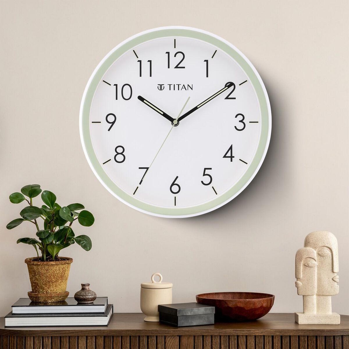 Titan 32.5 cm White-Lume Wall Clock: Stylish Nighttime Illumination 1