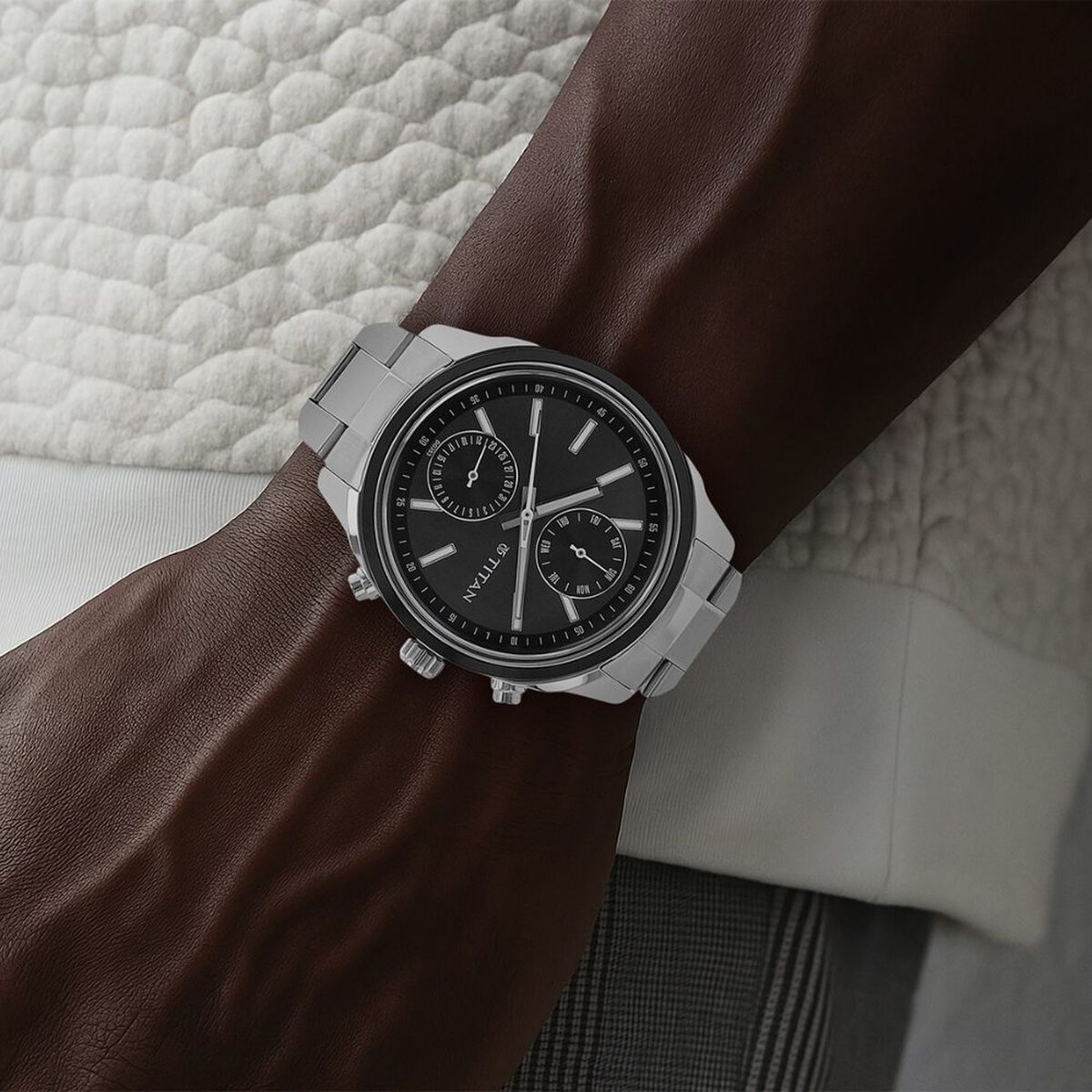 Titan Men's Metropolitan Luxe: Multifunction dark grey Dial with Two-Tone Stainless Steel Bracelet Watch 5