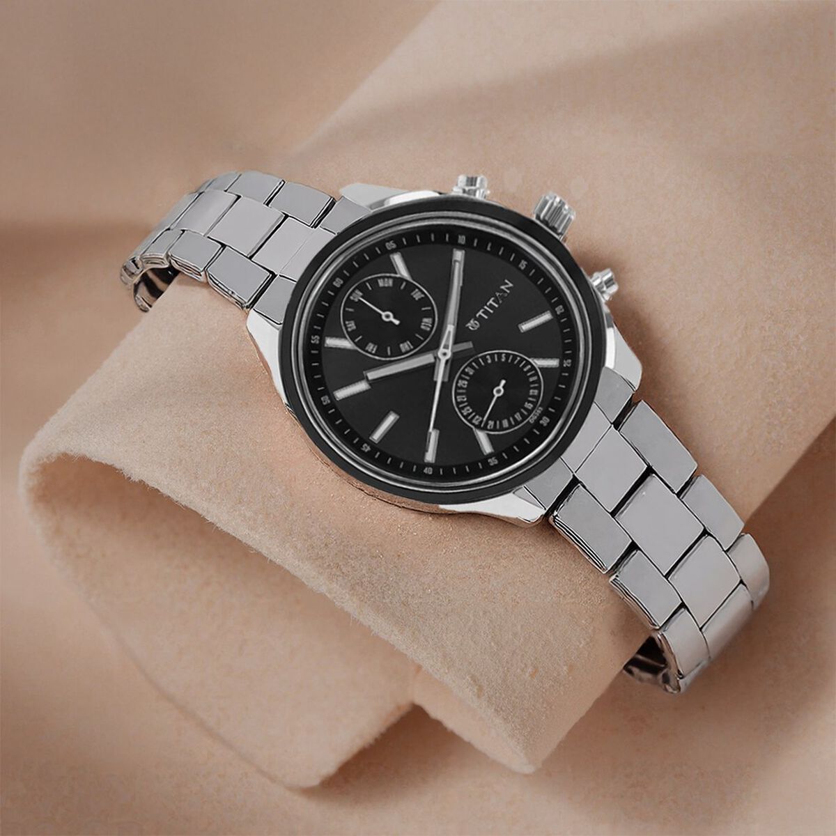 Titan Men's Metropolitan Luxe: Multifunction dark grey Dial with Two-Tone Stainless Steel Bracelet Watch 1